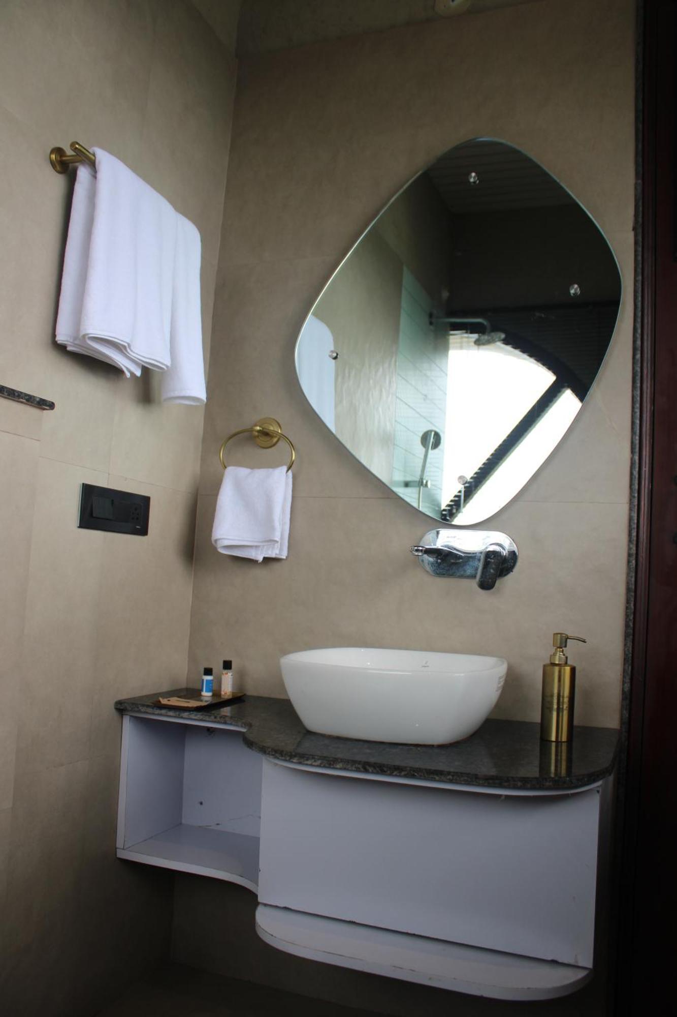 Himalayan Hobbit House Hotel Almora Exterior foto